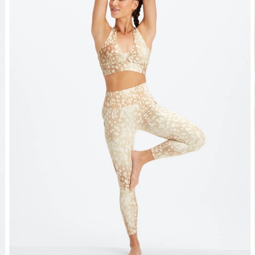 Fabletics Oasis PureLuxe High-Waisted 7/8 Legging and Bra